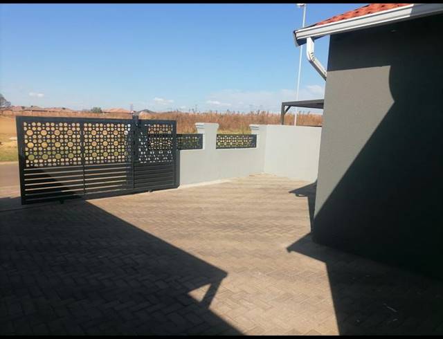 3 BEDROOM HOUSE FOR SALE IN WINDMILL PARK EXT
